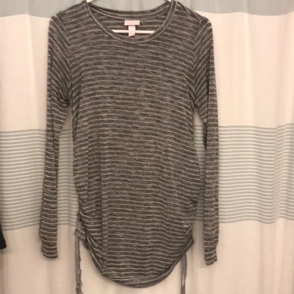 Maternity long sleeve w side lacing size small